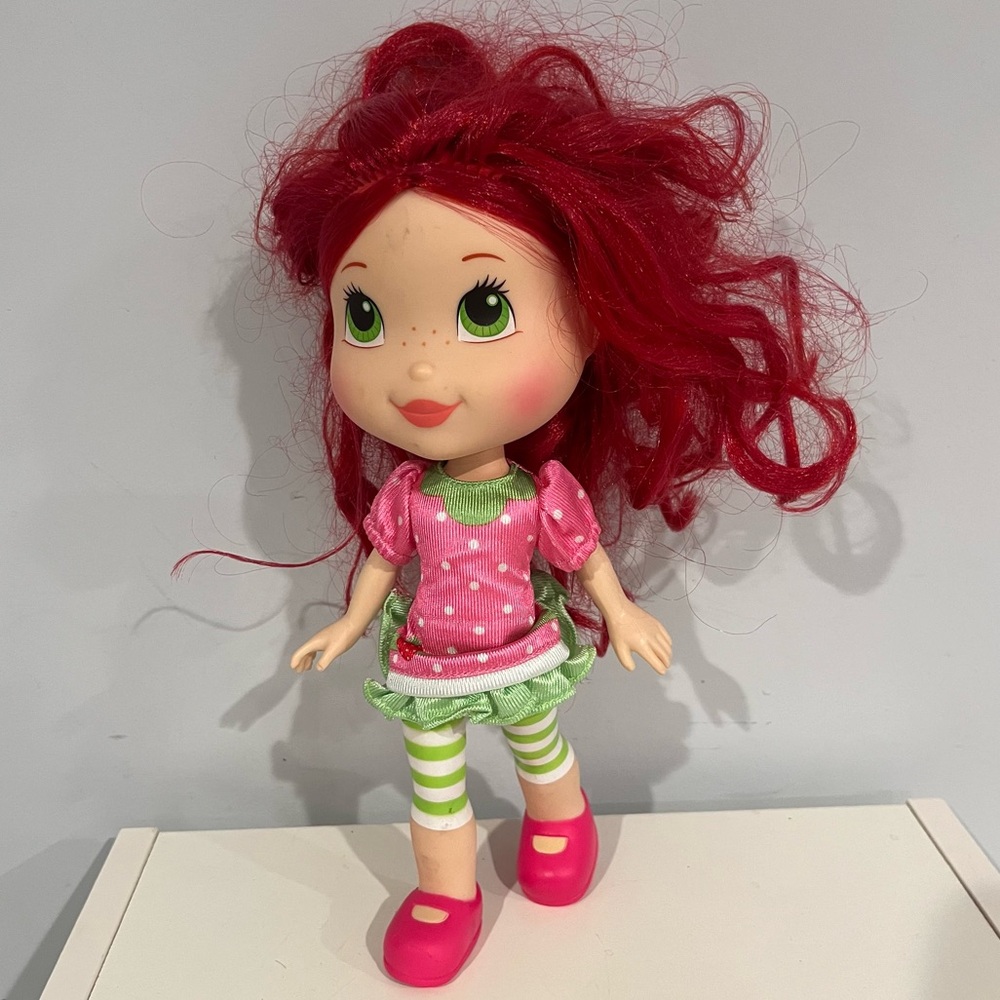 STRAWBERRY SHORTCAKE DOLL BY HASBRO 2008 Dress Up Doll Vintage Collectible Y2K